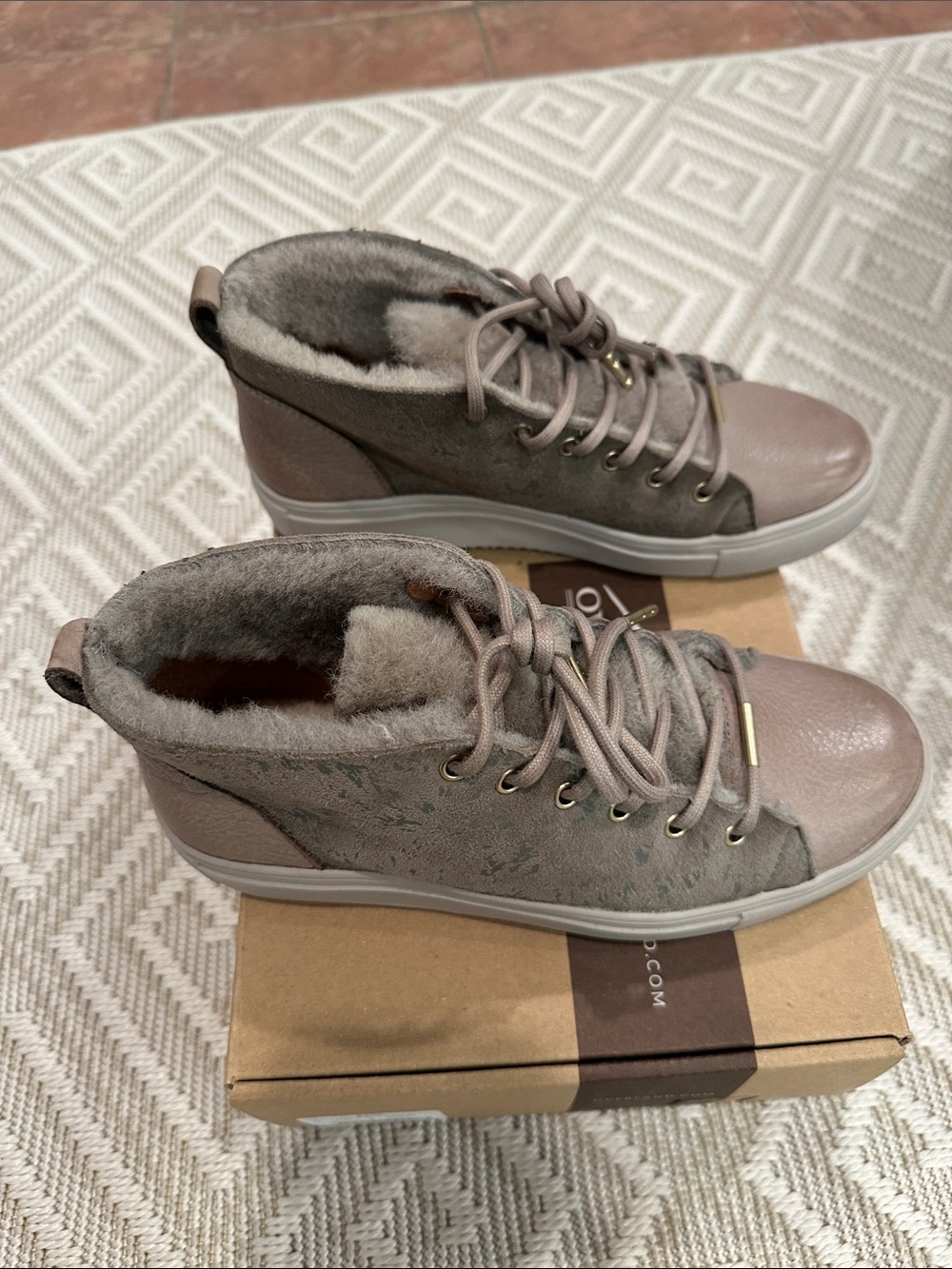 Overland Britt Shearling-Lined Leather Shoes - Picture 3 of 6